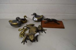 MIXED LOT VARIOUS METAL DUCKS, BRASS FROG AND OTHER ITEMS