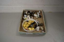 COLLECTION OF VINTAGE THIMBLES AND BUTTONS