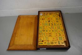 20TH CENTURY COMPOSITION MAH JONG SET IN WOODEN CASE