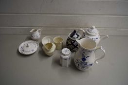 MIXED LOT ASSORTED TEA WARES TO INCLUDE BELLEEK AND MODERN REPRODUCTION LOWESTOFT PORCELAIN