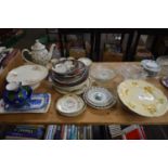 MIXED LOT VARIOUS CERAMICS AND GLASS WARES TO INCLUDE RANGE OF VARIOUS COLLECTORS PLATES, GLASS