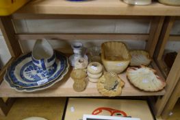 MIXED LOT VARIOUS CERAMICS TO INCLUDE BLUE AND WHITE PLUS OTHER ITEMS