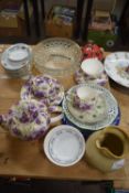 MIXED LOT HOUSEHOLD WARES TO INCLUDE A FLORAL DECORATED TEA SET PLUS FURTHER CERAMICS AND GLASS