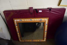 PORTAPUZZLE CASE AND A FRAMED WALL MIRROR