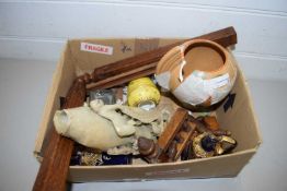 BOX OF MIXED ITEMS TO INCLUDE A CARVED SOAPSTONE VASE DECORATED WITH MONKEYS