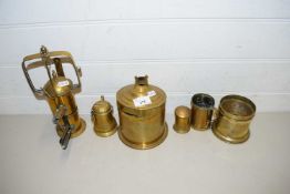 COLLECTION OF BRASS WARES TO INCLUDE SMALL TOBACCO JARS, SMALL KETTLE, AND OTHER ITEMS