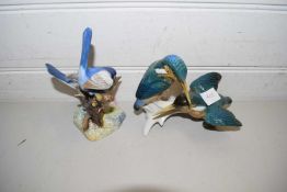 AN ENS MODEL OF TWO KINGFISHERS TOGETHER WITH A FURTHER CROWN DERBY MODEL OF TWO BIRDS (2)