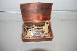 SMALL BOX CONTAINING VARIOUS CLOCK KEYS AND OTHER ITEMS
