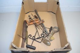 BOX OF MIXED TOOLS TO INCLUDE A RANGE OF BRADAWLS