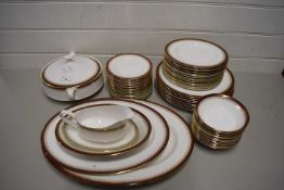 QUANTITY OF PARAGON HOLYROOD PATTERN TABLE WARES