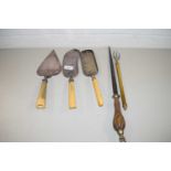 MIXED LOT COMPRISING A SILVER PLATED CAKE TROWEL, TWO SILVER PLATED CRUMB TRAYS, FIRE POKER AND A