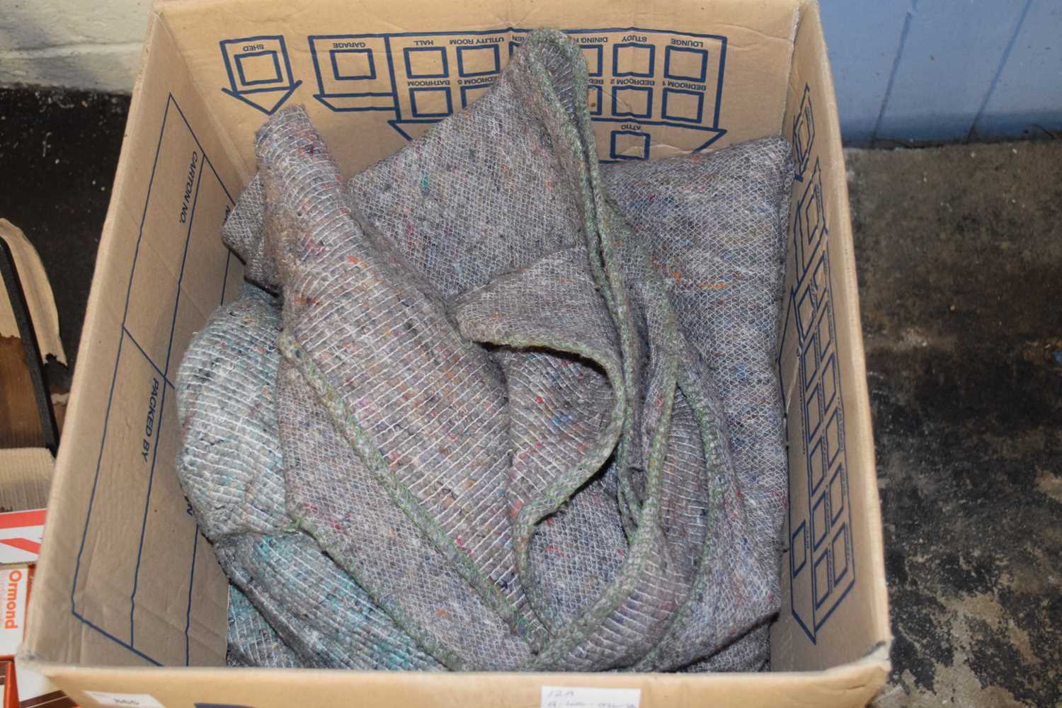 BOX OF REMOVALS BLANKETS