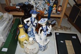 MIXED LOT : VARIOUS CERAMICS, ORNAMENTS, TURNED WOODEN VASE, DESK LIGHT, MODERN WHISKY DECANTER ETC