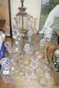 LARGE MIXED LOT OF DECANTERS, DRINKING GLASSES AND A GLASS TABLE LAMP