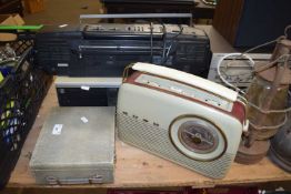 MIXED LOT : VINTAGE BUSH RADIO, VINTAGE PORTABLE RADIO IN CASE, AND THREE OTHERS (5)