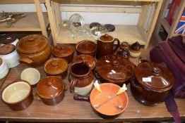 QUANTITY OF VARIOUS BROWN GLAZED KITCHEN WARES