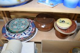 MIXED LOT : CERAMICS TO INCLUDE REPRODUCTION ORIENTAL PLATE