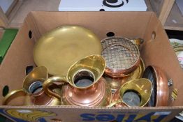 BOX OF COPPER AND BRASS WARES TO INCLUDES JUGS, CARVERS ETC