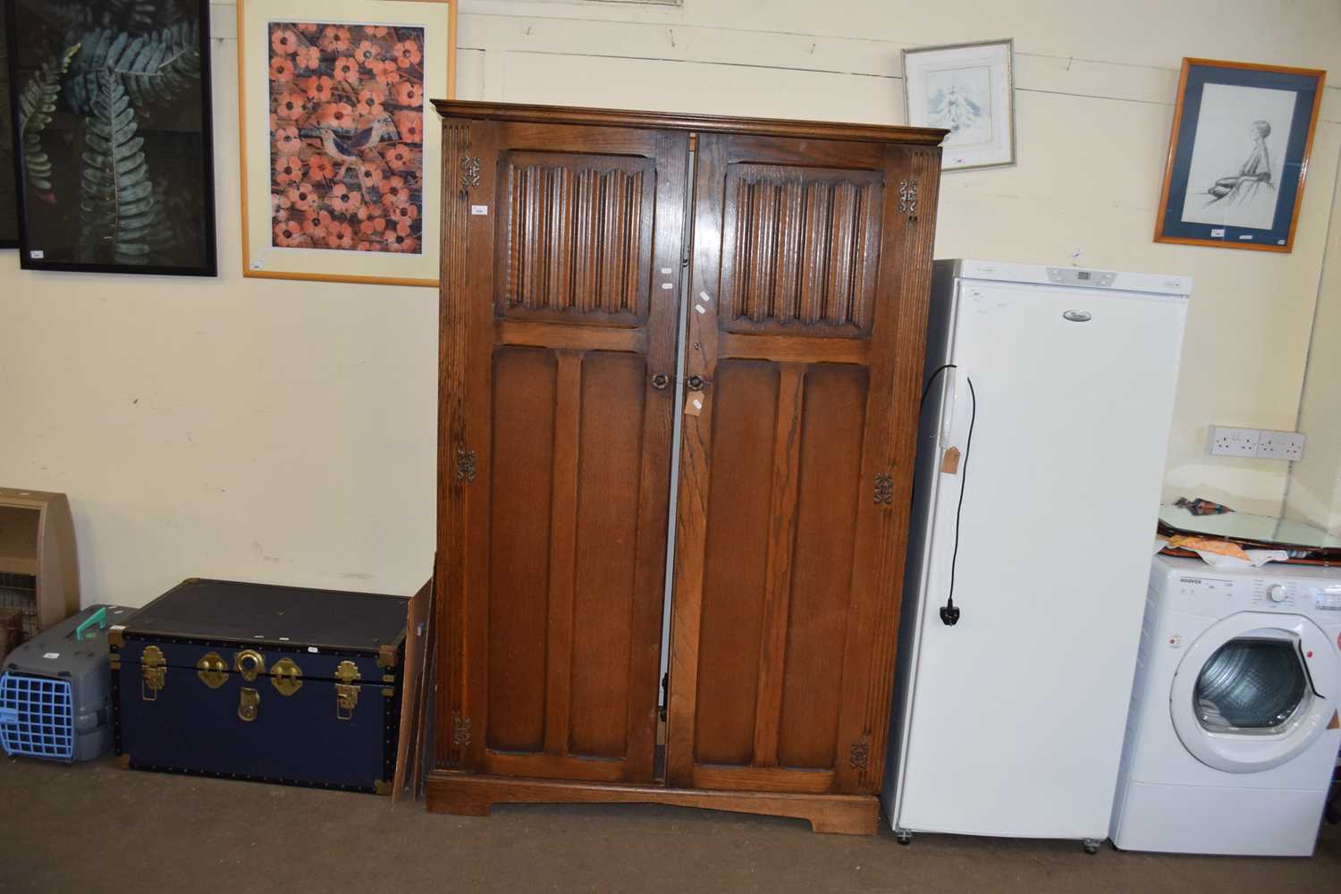 OAK DOUBLE DOOR WARDROBE WITH LINENFOLD DETAIL