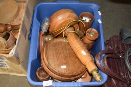 ONE BOX CONTAINING WOODEN TABLE LAMP AND OTHER WOODEN WARES