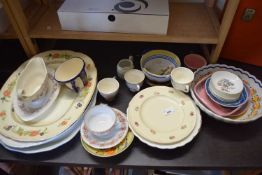 MIXED LOT : VARIOUS CERAMICS TO INCLUDE WEDGWOOD GRAVY BOAT, VARIOUS MEAT PLATES, QUIMPER BOWLS