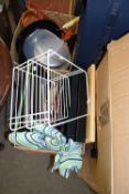 ONE BOX KITCHEN WARES TO INCLUDE CUTLERY, UTENSILS, VARIOUS BOWLS ETC