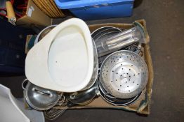 BOX OF MIXED KITCHEN WARES, BED SLIPPER PAN ETC