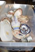 BOX OF MIXED CERAMICS TO INCLUDE GILT DECORATED WEDGWOOD BOWL, TEA AND COFFEE WARES ETC