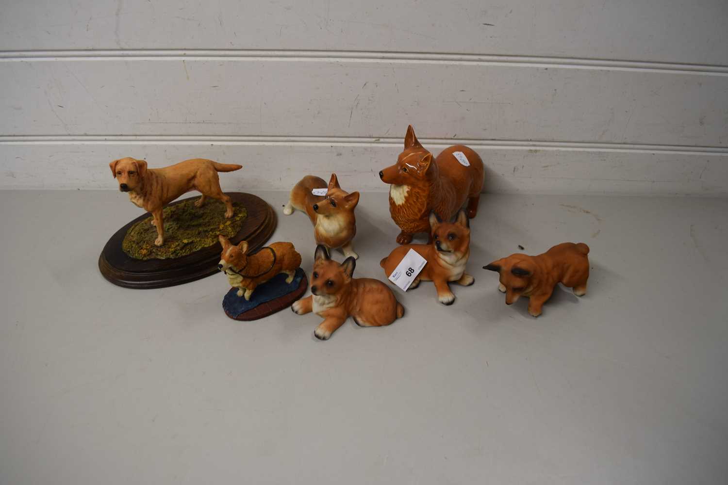 BESWICK MODEL OF A CORGI DOG, TOGETHER WITH VARIOUS OTHER DOG MODELS (7)
