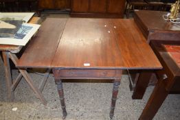 19TH CENTURY MAHOGANY PEMBROKE TABLE RAISED ON TURNED LEGS, 103CM WIDE