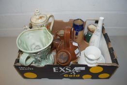 MIXED LOT OF CERAMICS TO INCLUDE A DOULTON OLD SARUM KETTLE AND OTHER ITEMS