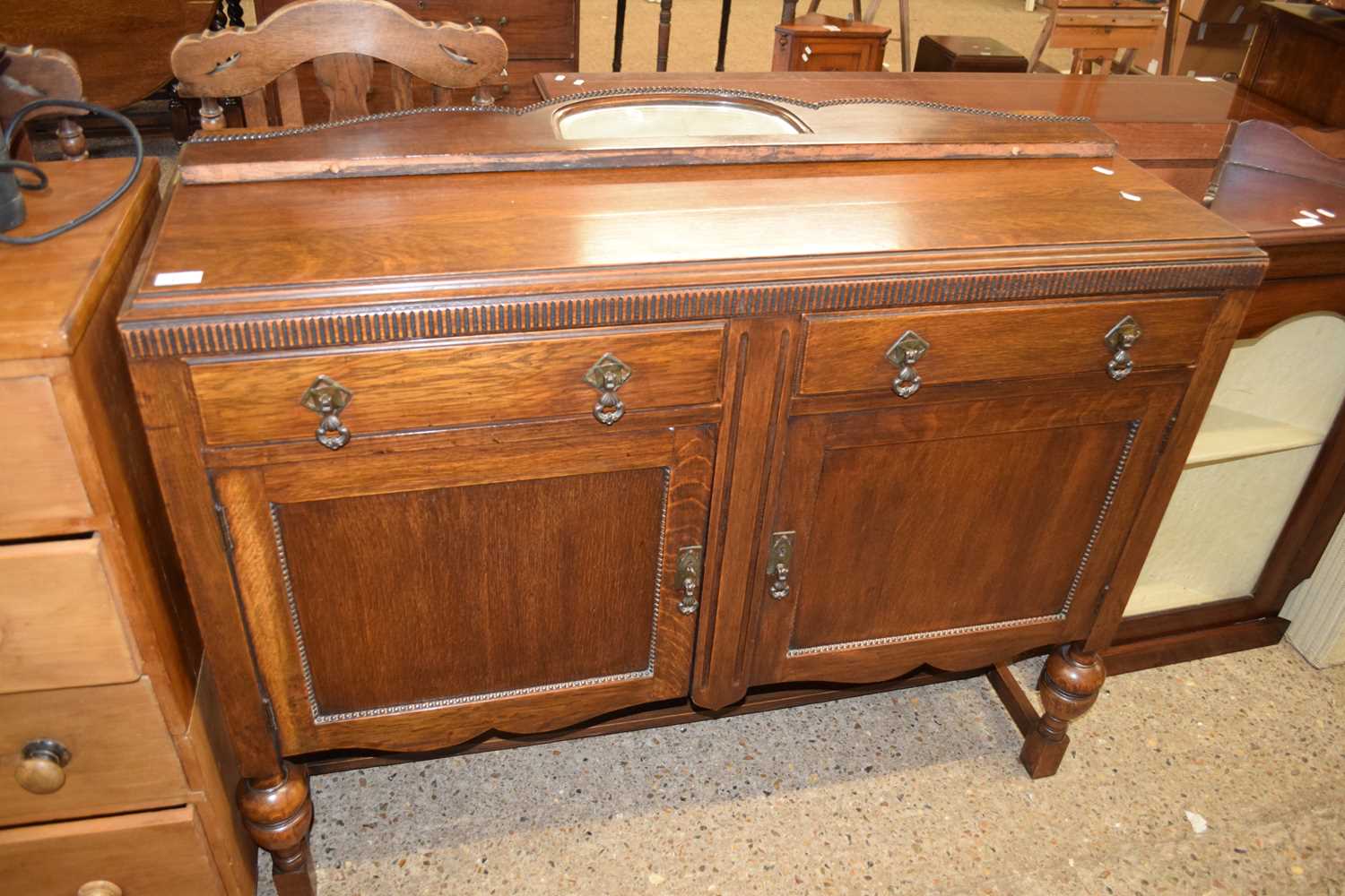 EARLY 20TH CENTURY OAK TWO DOOR TWO DRAWER SIDEBOARD WITH MIRRORED BACK, 120CM WIDE