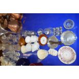 MIXED LOT : NAPLES/CAPO DI MONTE CHERUB DECORATED SAUCER, GLASS WARES, RAMEKIN DISHES ETC