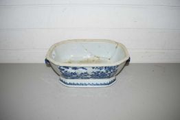 CHINESE BLUE AND WHITE DOUBLE HANDLED TUREEN (LACKING LID, CRACK TO SIDE)