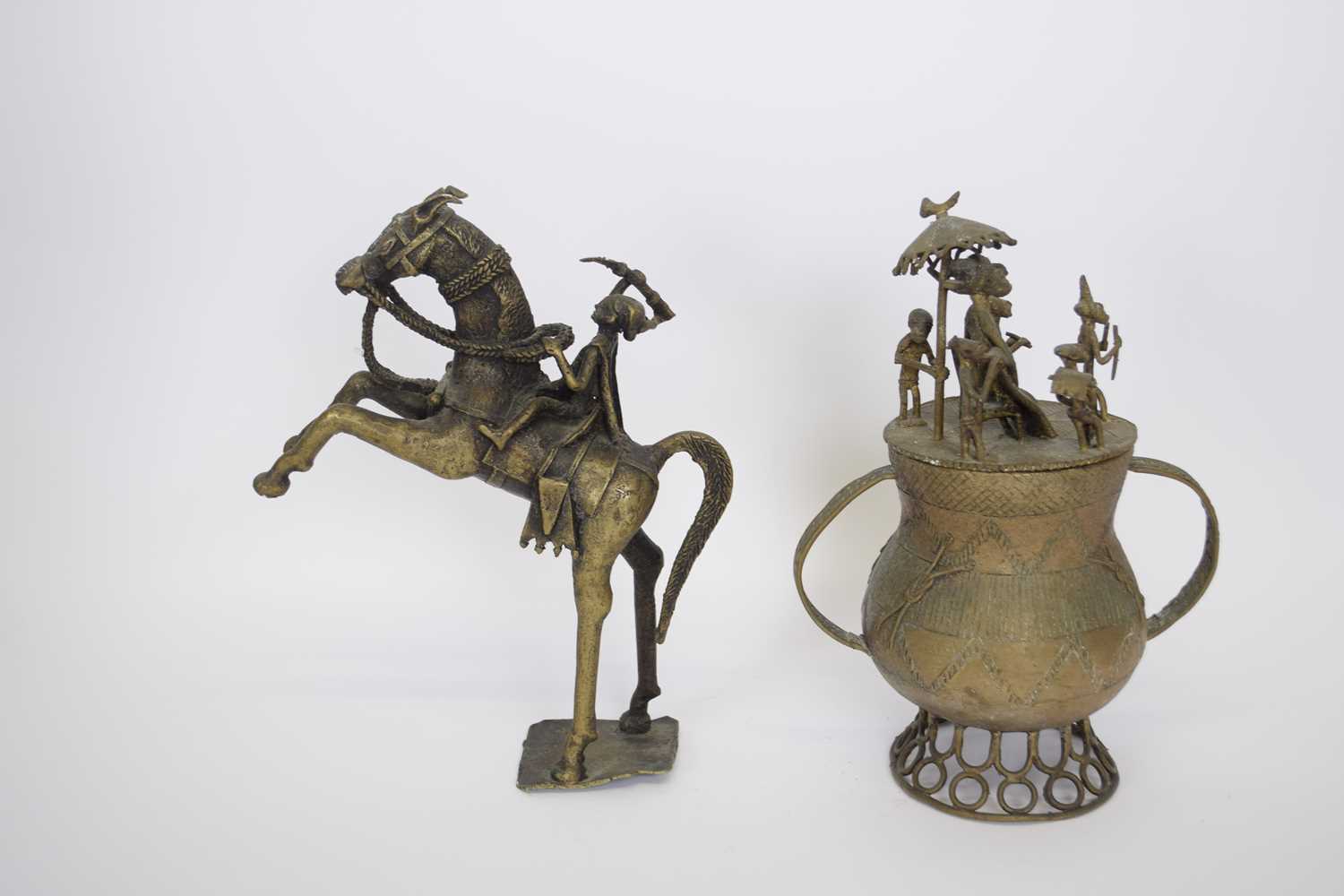 COLLECTION OF VARIOUS NOVELTY TEA POTS - Image 2 of 4