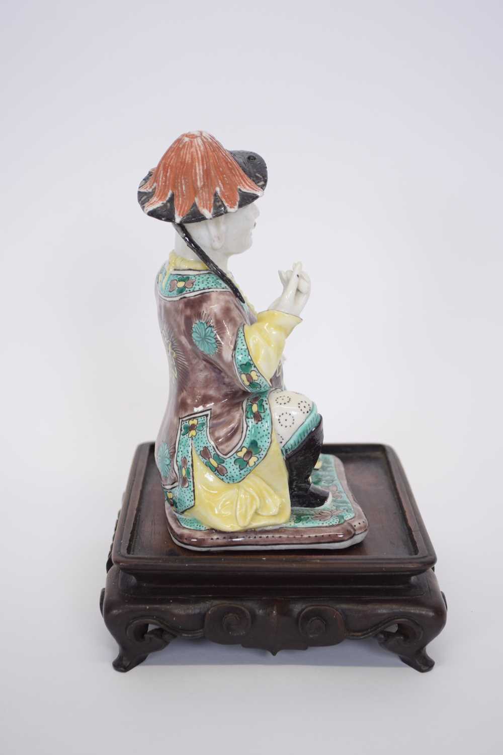 Chinese ceramic figure of a chinaman on wooden base with predominantly famille vert decoration on - Image 4 of 5