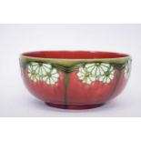 Minton Secessionist bowl with tube lined typical style decoration, 21cm diam