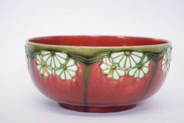 Minton Secessionist bowl with tube lined typical style decoration, 21cm diam