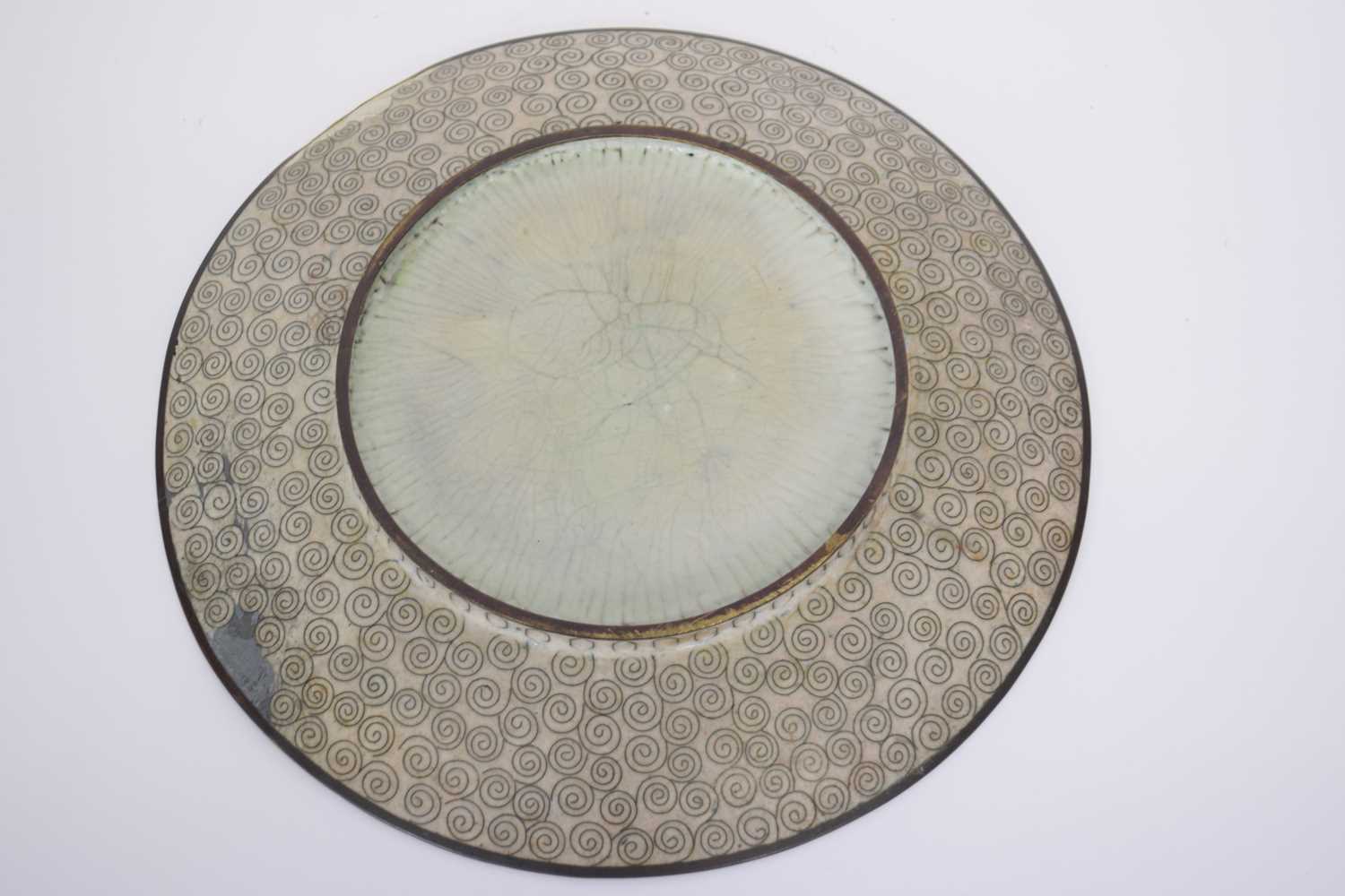 Large Japanese cloisonne dish decorated with a crane, 30cm diam - Image 4 of 4