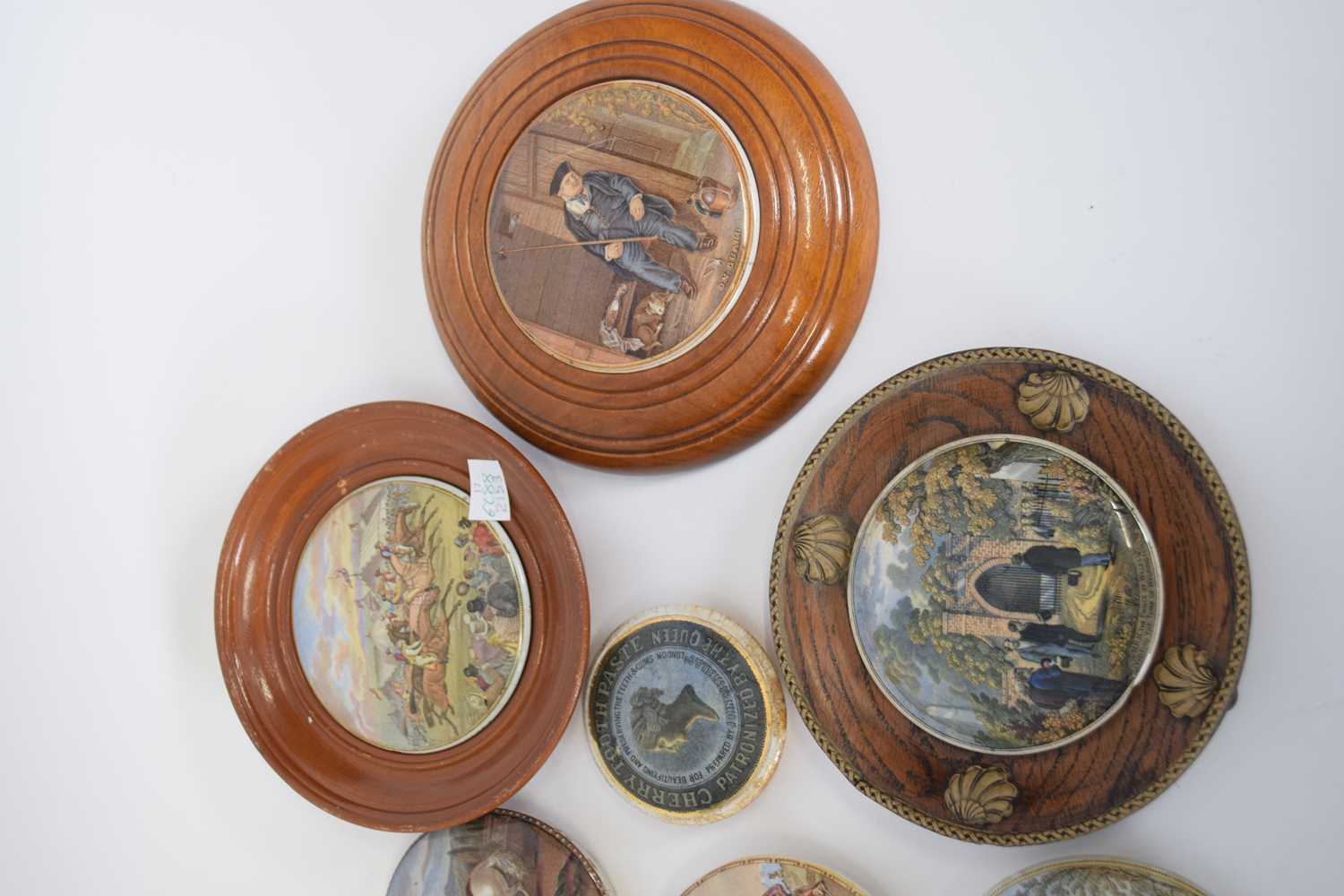 Collection of pot lids, some with wooden mounts including 'On guard', horse racing scene, HRH Prince - Image 3 of 4