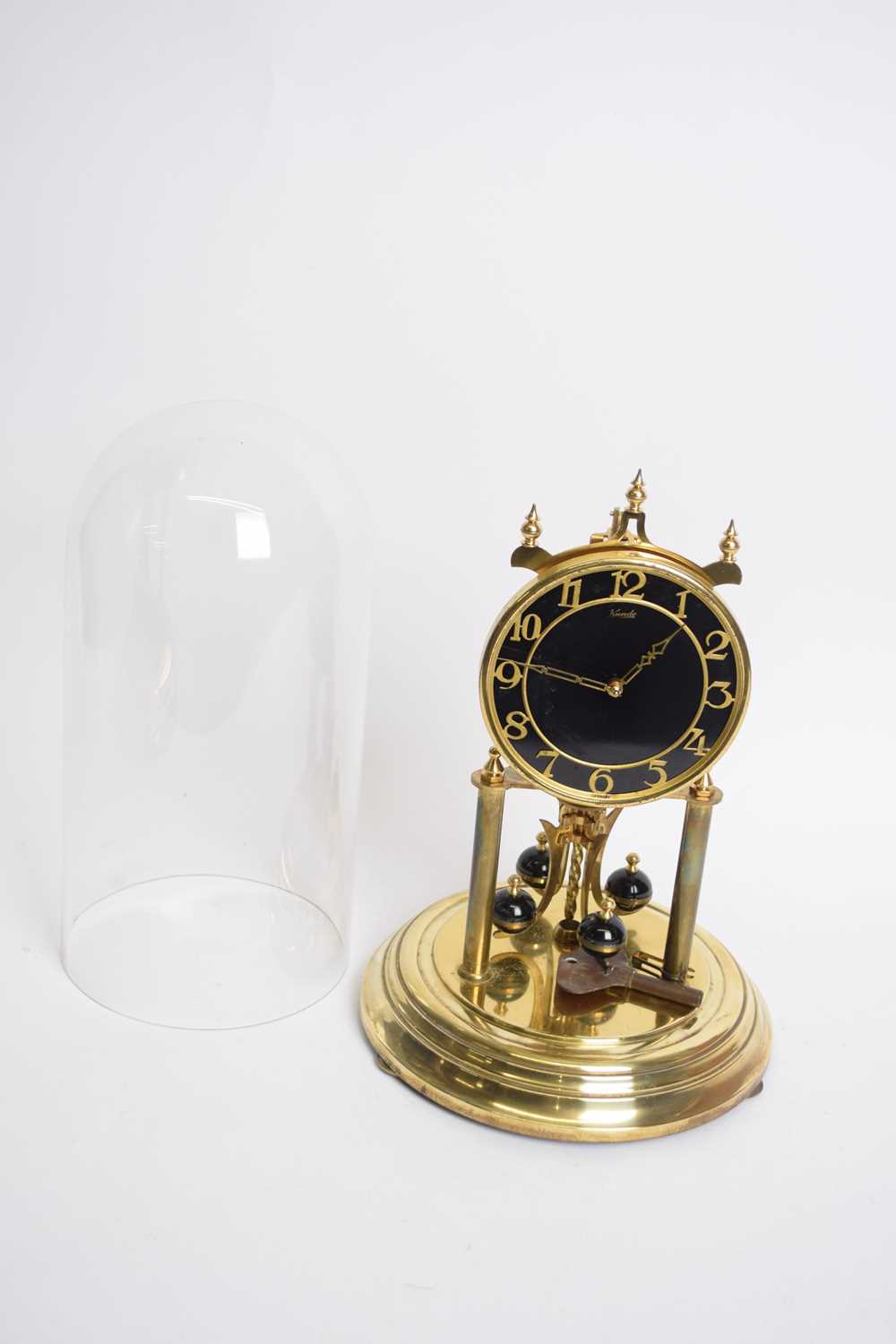 Kundo brass torsion or anniversary clock set under a glass dome, 30cm high - Image 2 of 3