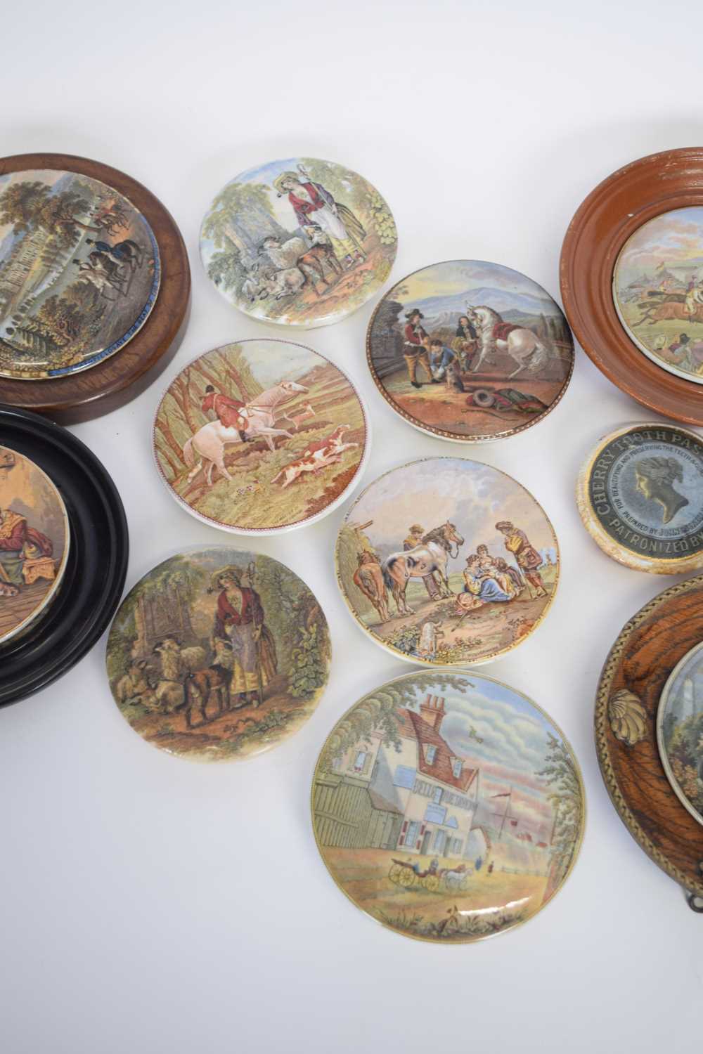 Collection of pot lids, some with wooden mounts including 'On guard', horse racing scene, HRH Prince - Image 4 of 4