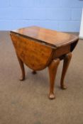 Small 20th century oval drop leaf occasional table, veneered in burr walnut, raised on cabriole