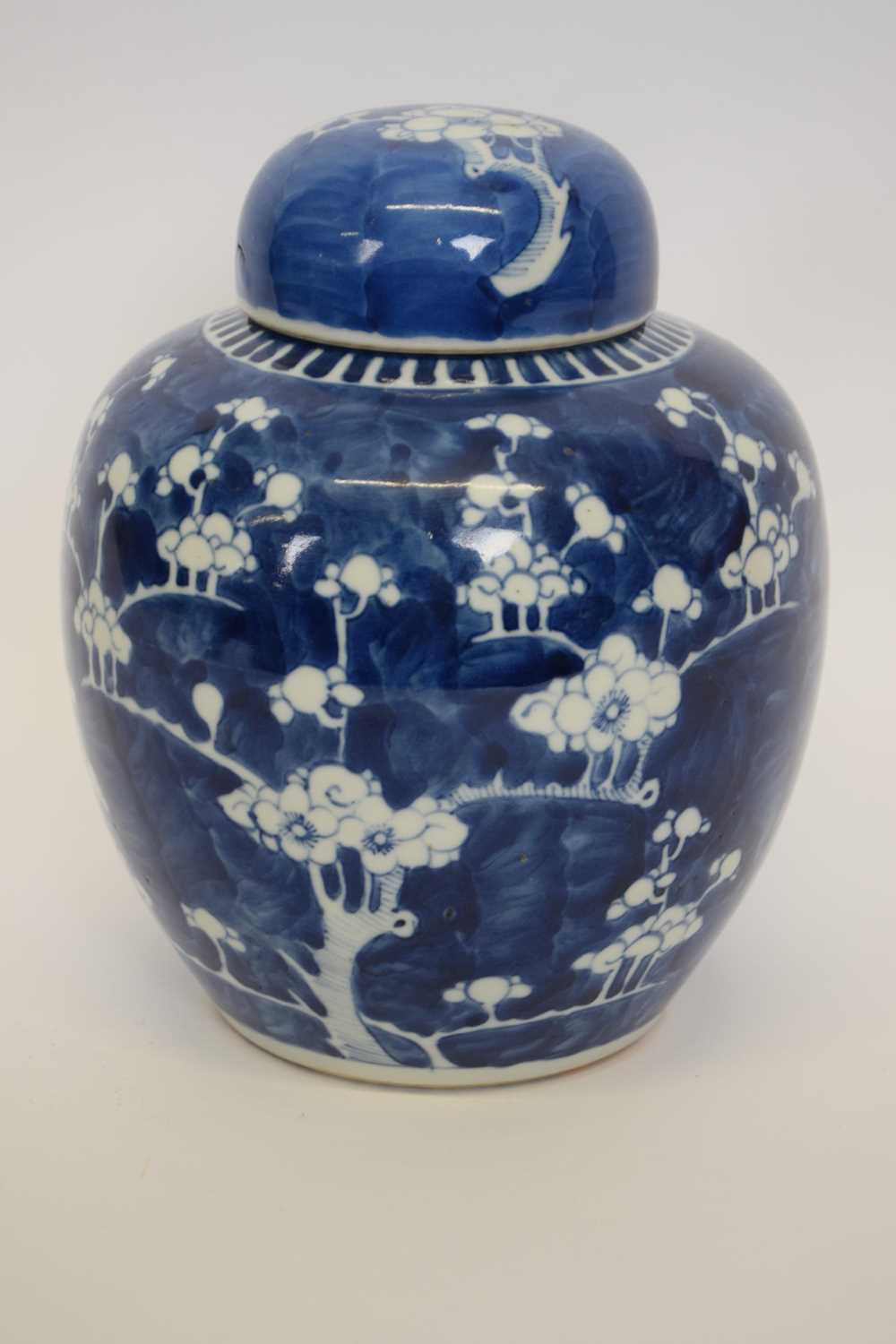 Chinese porcelain jar and cover with prunus decoration on a blue ground - Image 4 of 6