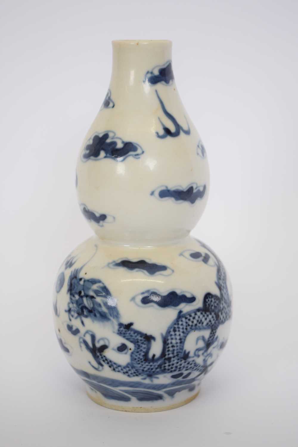 19th century Chinese porcelain vase of gourd shape decorated with a dragon chasing the flaming - Image 4 of 5