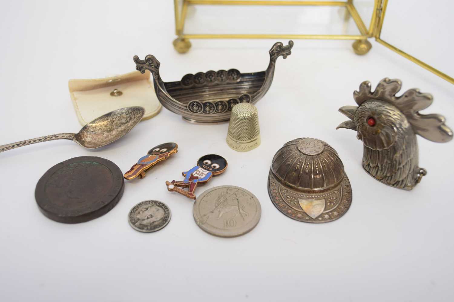 Miniature glazed table top display cabinet containing various small novelty items to include a white - Image 2 of 2