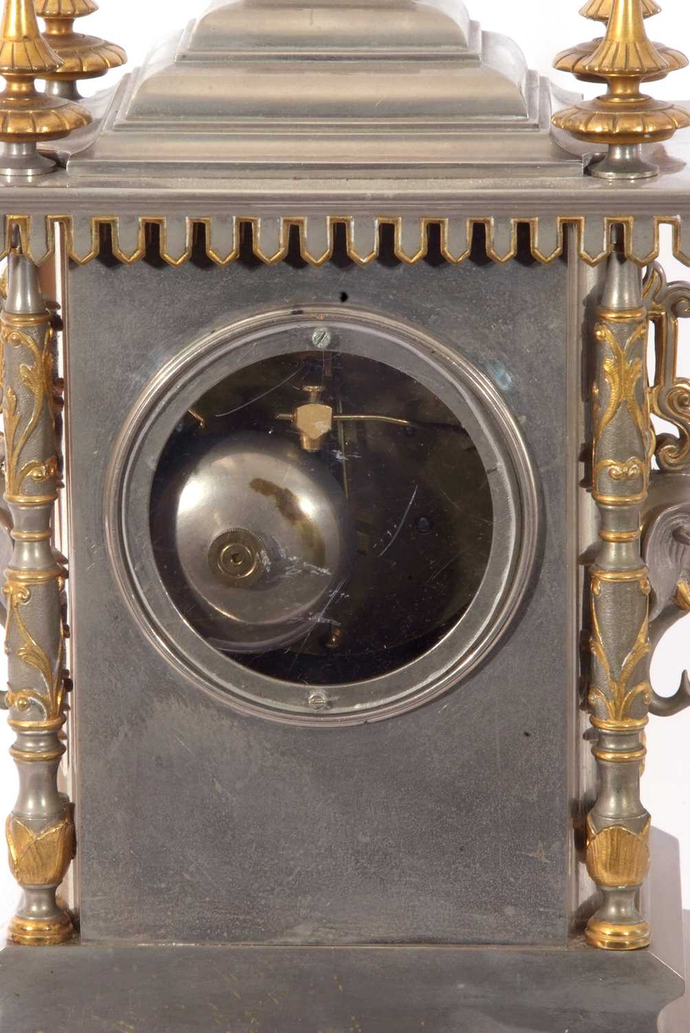 Good quality late 19th/early 20th century mantel clock, set in architectural metal and gilt - Image 8 of 11
