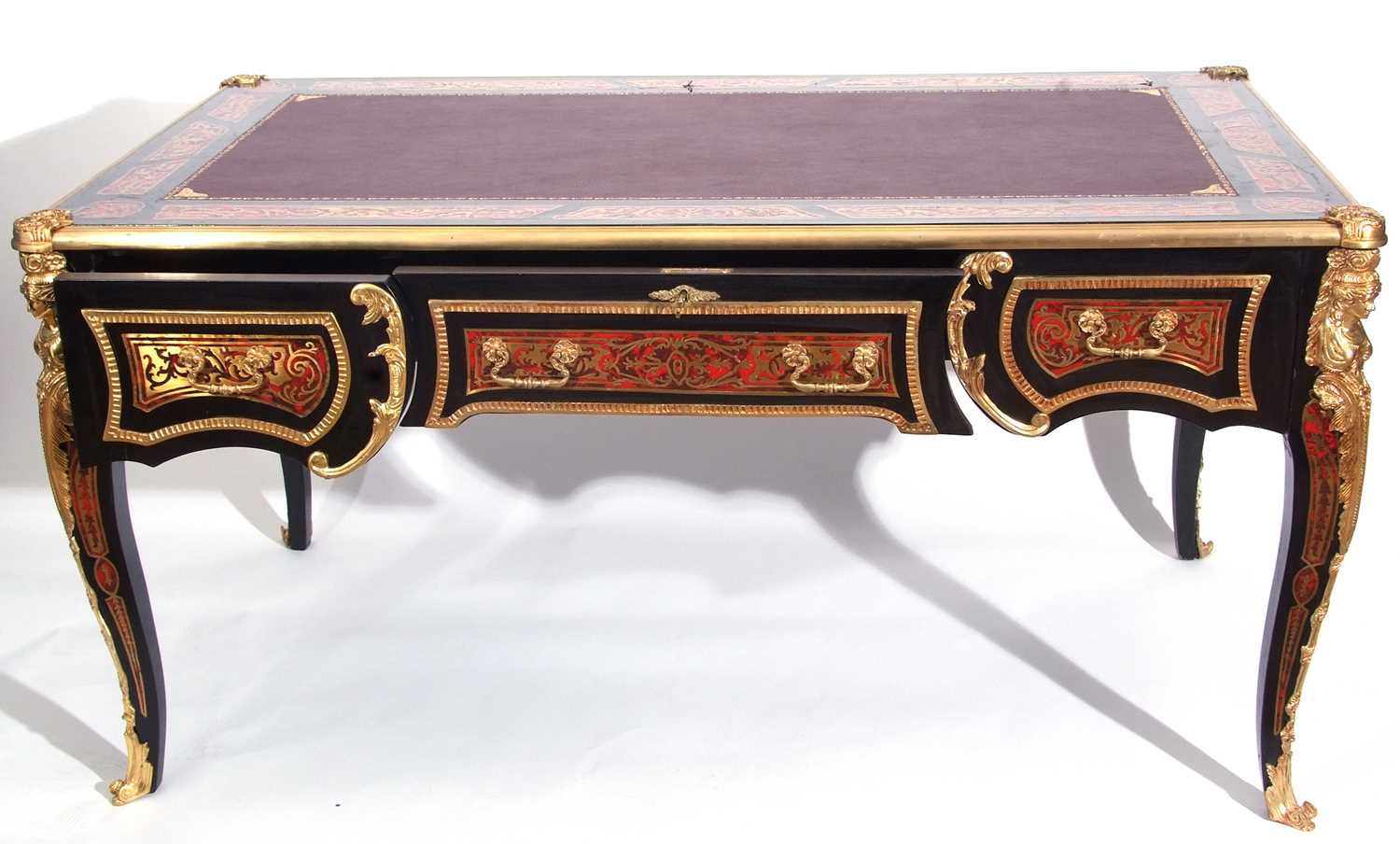 Reproduction boule style desk with inset writing surface over three drawers with ornate brass - Image 6 of 9