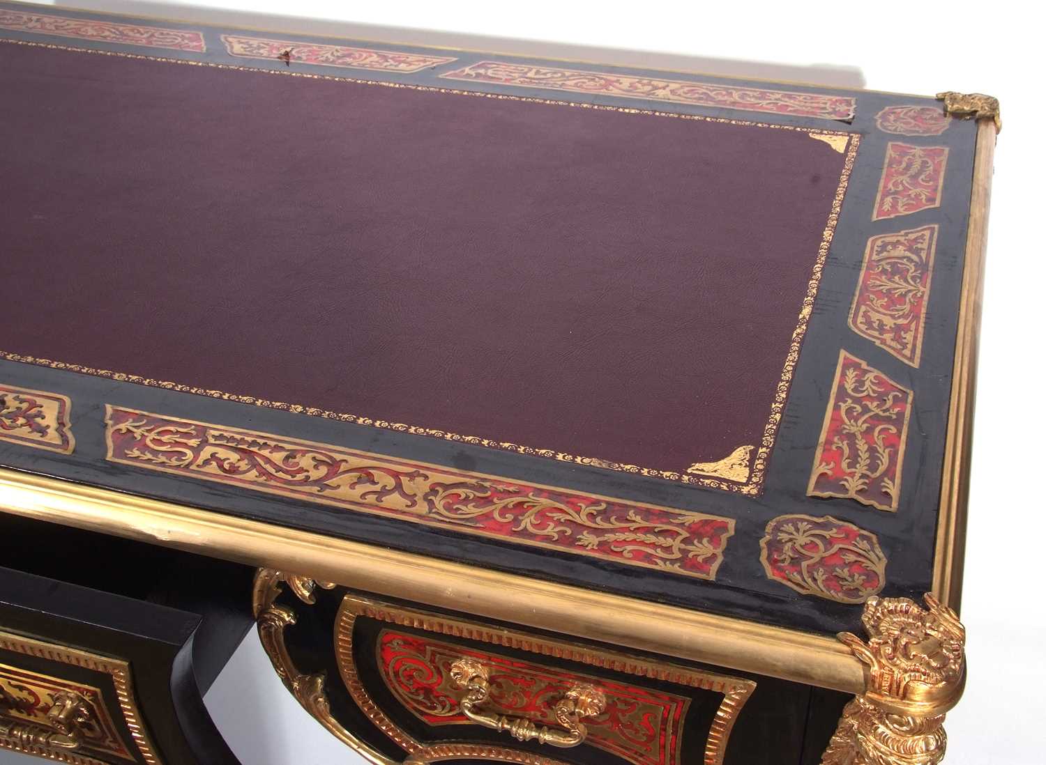 Reproduction boule style desk with inset writing surface over three drawers with ornate brass - Image 8 of 9