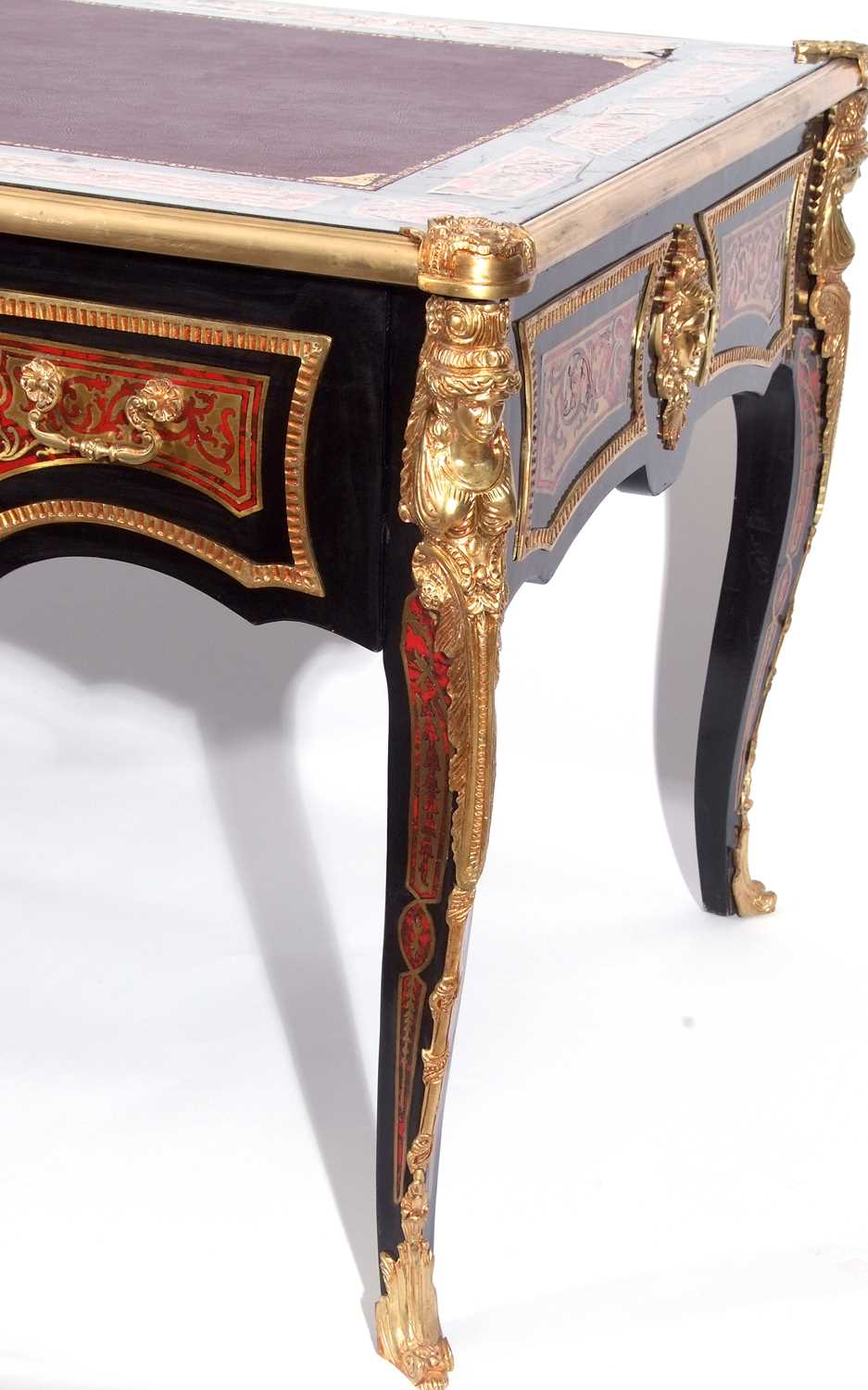 Reproduction boule style desk with inset writing surface over three drawers with ornate brass - Image 3 of 9